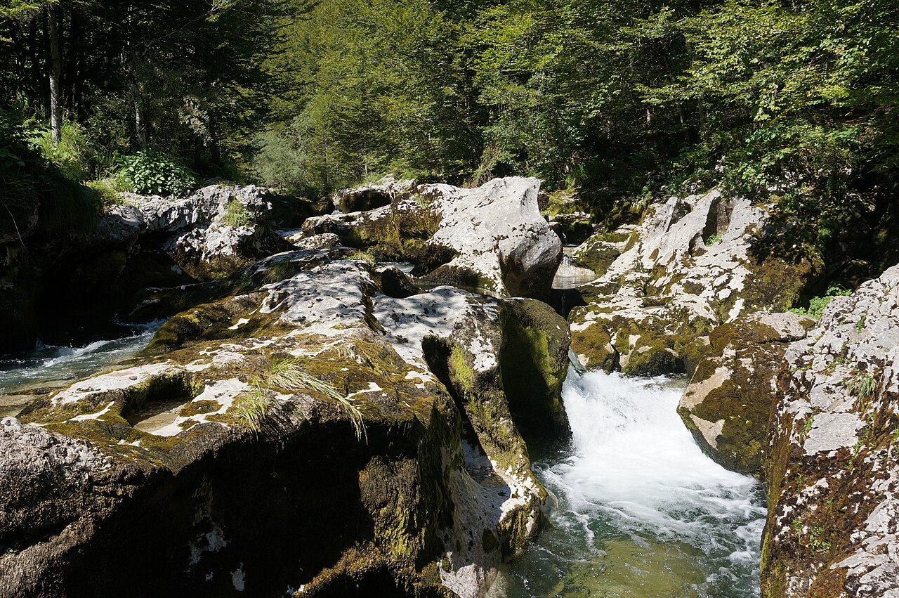 普爾希利維克峰湖景絕壁步道(1)